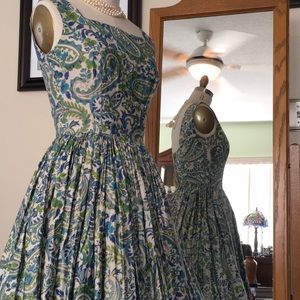 🌹Fleur de Lis Full skirted Dress 🌹